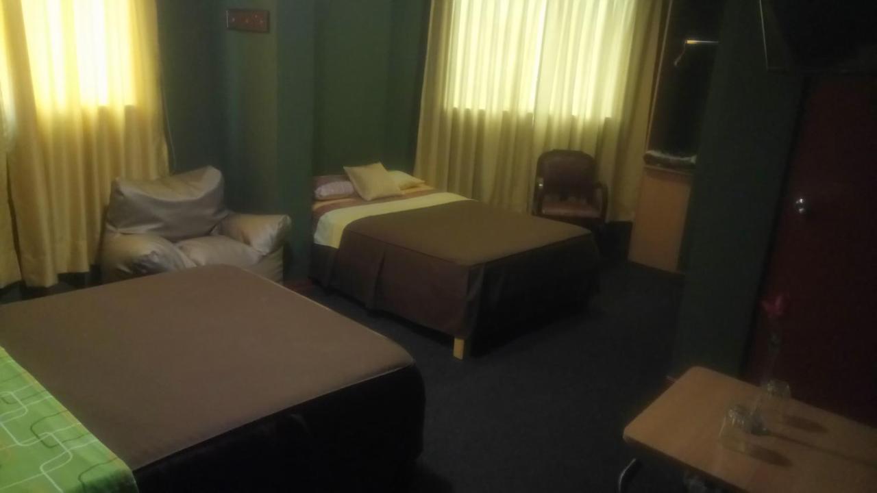 Hostal Residencial Mochica Lima Extérieur photo