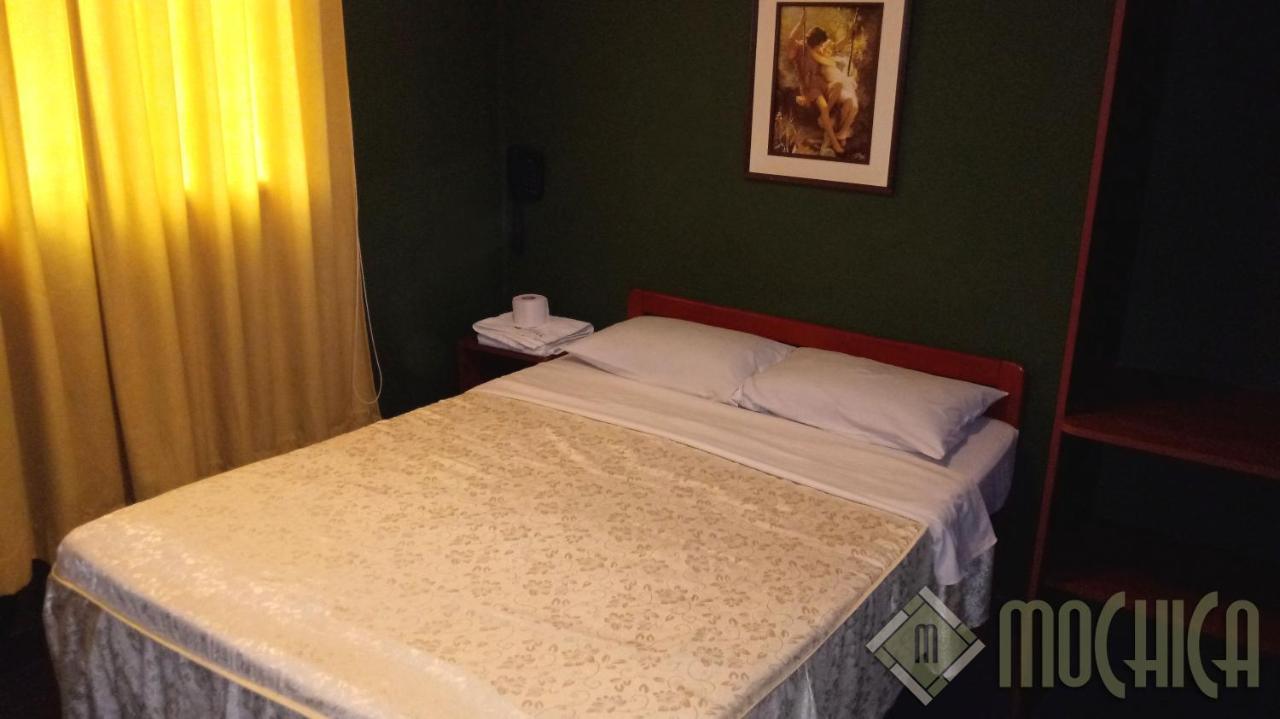Hostal Residencial Mochica Lima Extérieur photo